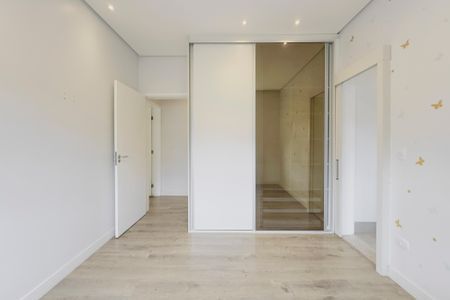 Casa de condomínio para alugar com 370m², 4 quartos e 4 vagas Casa de condomínio para alugar com 370m², 4 quartos e 4 vagasSuíte 3