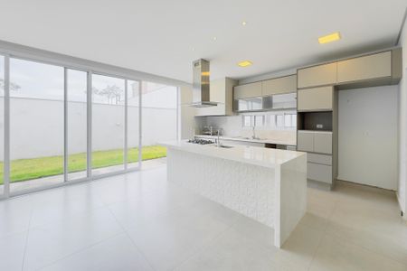 Casa de condomínio para alugar com 370m², 4 quartos e 4 vagas Casa de condomínio para alugar com 370m², 4 quartos e 4 vagasCozinha / Área de Serviço