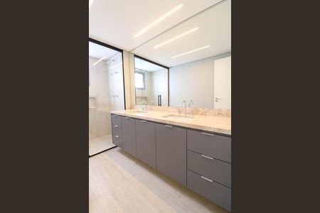 Apartamento à venda com 156m², 3 quartos e 2 vagasBanheiro da Suíte 1