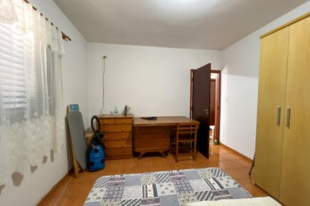 Casa à venda com 305m², 4 quartos e 2 vagas Casa à venda com 305m², 4 quartos e 2 vagasQuarto 2