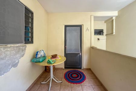 Casa à venda com 305m², 4 quartos e 2 vagas Casa à venda com 305m², 4 quartos e 2 vagasEntrada