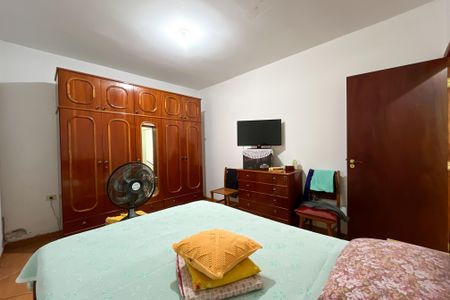 Casa à venda com 305m², 4 quartos e 2 vagas Casa à venda com 305m², 4 quartos e 2 vagasQuarto 1