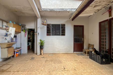 Casa à venda com 305m², 4 quartos e 2 vagas Casa à venda com 305m², 4 quartos e 2 vagasQuintal