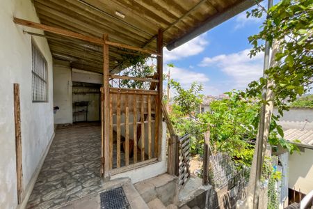 Casa à venda com 305m², 4 quartos e 2 vagas Casa à venda com 305m², 4 quartos e 2 vagasCasa 2