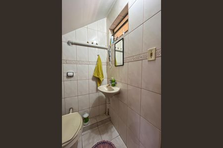 Casa à venda com 305m², 4 quartos e 2 vagas Casa à venda com 305m², 4 quartos e 2 vagasLavabo