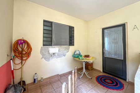 Casa à venda com 305m², 4 quartos e 2 vagas Casa à venda com 305m², 4 quartos e 2 vagasEntrada