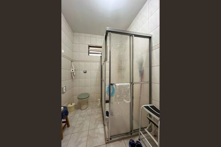 Casa à venda com 305m², 4 quartos e 2 vagas Casa à venda com 305m², 4 quartos e 2 vagasBanheiro