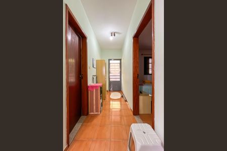 Casa à venda com 305m², 4 quartos e 2 vagas Casa à venda com 305m², 4 quartos e 2 vagasHall