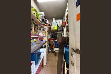 Casa à venda com 305m², 4 quartos e 2 vagas Casa à venda com 305m², 4 quartos e 2 vagasDepósito