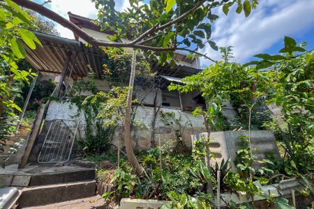 Casa à venda com 305m², 4 quartos e 2 vagas Casa à venda com 305m², 4 quartos e 2 vagasCasa 2