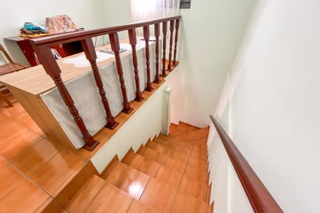 Casa à venda com 305m², 4 quartos e 2 vagas Casa à venda com 305m², 4 quartos e 2 vagasHall