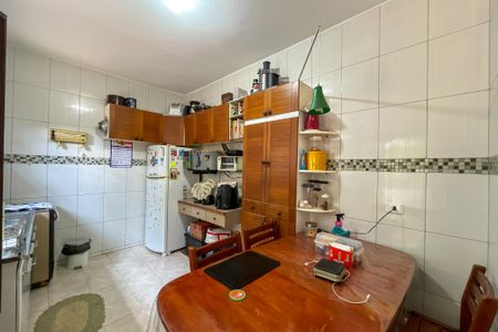 Casa à venda com 305m², 4 quartos e 2 vagas Casa à venda com 305m², 4 quartos e 2 vagasCozinha 2