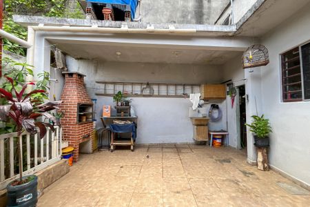 Casa à venda com 305m², 4 quartos e 2 vagas Casa à venda com 305m², 4 quartos e 2 vagasQuintal