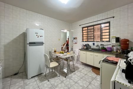 Casa à venda com 305m², 4 quartos e 2 vagas Casa à venda com 305m², 4 quartos e 2 vagasCozinha