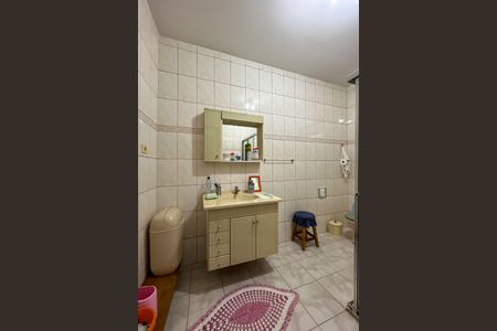 Casa à venda com 305m², 4 quartos e 2 vagas Casa à venda com 305m², 4 quartos e 2 vagasBanheiro