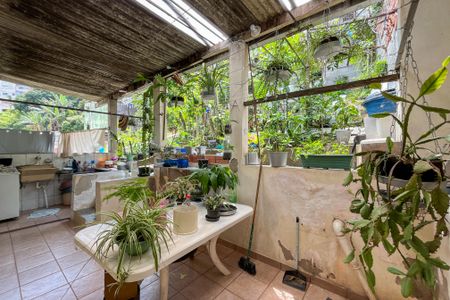 Casa à venda com 305m², 4 quartos e 2 vagas Casa à venda com 305m², 4 quartos e 2 vagasÁrea de Serviço