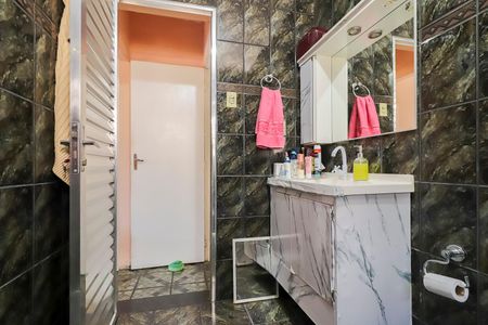 Casa à venda com 120m², 5 quartos e 4 vagasCasa 01 - Banheiro da Suíte 1