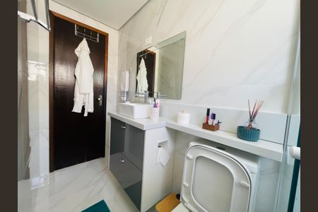 Apartamento à venda com 58m², 2 quartos e 1 vaga Apartamento à venda com 58m², 2 quartos e 1 vagaBanheiro