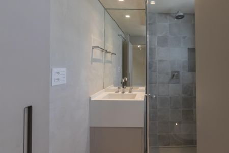 Apartamento para alugar com 74m², 2 quartos e 1 vaga Apartamento para alugar com 74m², 2 quartos e 1 vagaBanheiro da Suíte 1