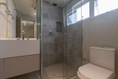 Apartamento para alugar com 74m², 2 quartos e 1 vaga Apartamento para alugar com 74m², 2 quartos e 1 vagaBanheiro da Suíte 1