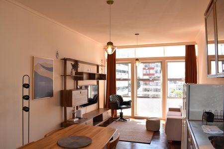 Sala/Cozinha de apartamento para alugar com 1 quarto, 68m² em Centro, Curitiba