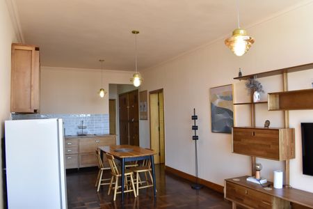 Sala/Cozinha de apartamento para alugar com 1 quarto, 68m² em Centro, Curitiba