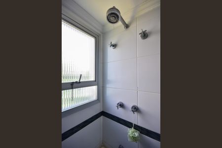 Apartamento para alugar com 120m², 3 quartos e 2 vagasChuveiro do Banheiro da Suíte 2