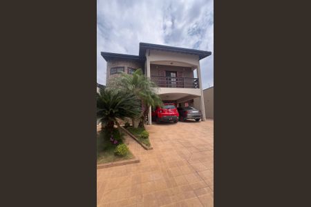 Casa à venda com 259m², 3 quartos e 6 vagasFachada