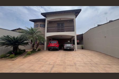 Casa à venda com 259m², 3 quartos e 6 vagasFachada