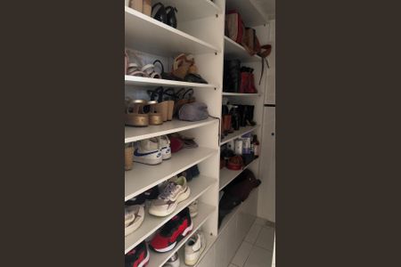 Casa à venda com 259m², 3 quartos e 6 vagasCloset