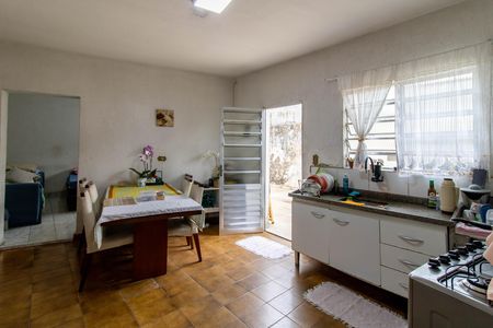Casa à venda com 180m², 2 quartos e 2 vagas Casa à venda com 180m², 2 quartos e 2 vagasCozinha