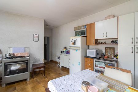 Casa à venda com 180m², 2 quartos e 2 vagas Casa à venda com 180m², 2 quartos e 2 vagasCozinha
