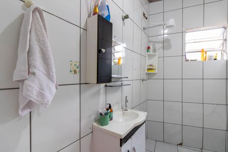 Casa à venda com 180m², 2 quartos e 2 vagas Casa à venda com 180m², 2 quartos e 2 vagasBanheiro