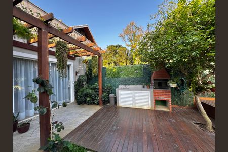 Casa à venda com 300m², 2 quartos e 1 vagaÁrea externa