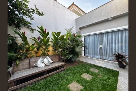 Casa à venda com 300m², 2 quartos e 1 vagaÁrea externa