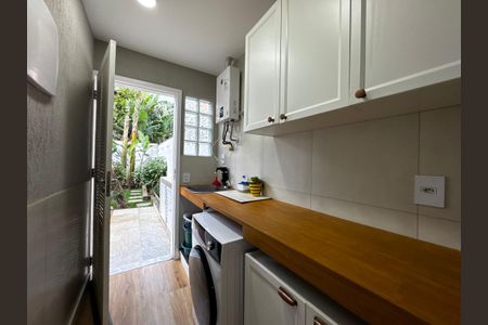 Casa à venda com 300m², 2 quartos e 1 vagaÁrea de Serviço