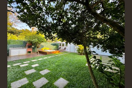 Casa à venda com 300m², 2 quartos e 1 vagaÁrea externa