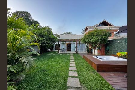 Casa à venda com 300m², 2 quartos e 1 vagaÁrea externa