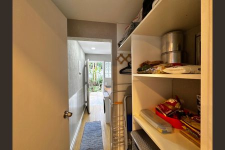 Casa à venda com 300m², 2 quartos e 1 vagaÁrea de Serviço