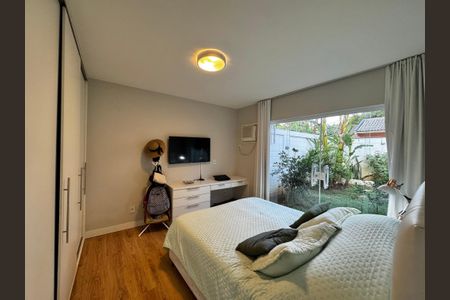 Casa à venda com 300m², 2 quartos e 1 vagaSuíte 2