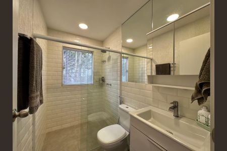 Casa à venda com 300m², 2 quartos e 1 vagaSuíte 1 - Banheiro