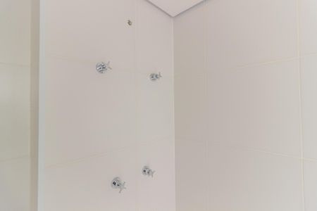 Banheiro de kitnet/studio à venda com 1 quarto, 26m² em Pinheiros, São Paulo