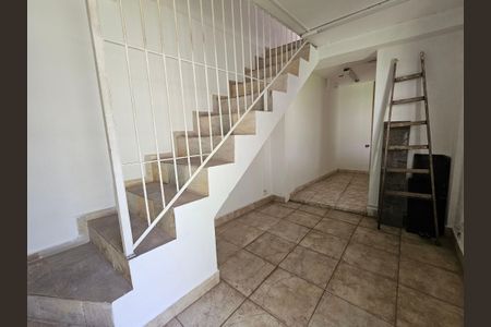 Casa à venda com 260m², 4 quartos e sem vagaEscada