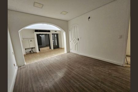 Casa à venda com 260m², 4 quartos e sem vagaSala