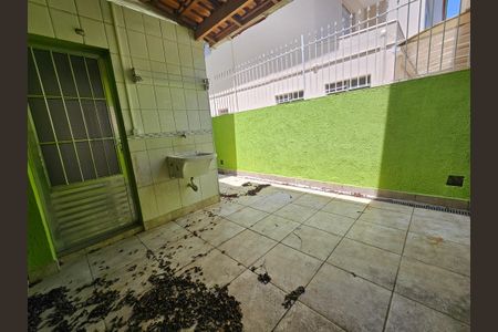 Casa à venda com 260m², 4 quartos e sem vagaQuintal