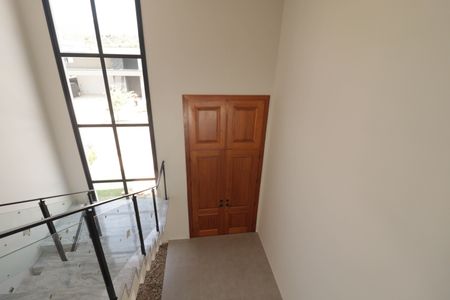 Casa de condomínio à venda com 321m², 3 quartos e 3 vagasEscada