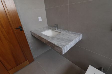 Casa de condomínio à venda com 321m², 3 quartos e 3 vagasBanheiro da Suíte 1