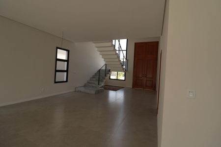 Sala de casa de condomínio à venda com 3 quartos, 321m² em Jardim das Samambaias, Jundiaí