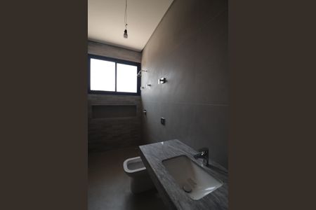 Casa de condomínio à venda com 321m², 3 quartos e 3 vagasBanheiro da Suíte 2