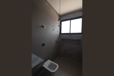 Casa de condomínio à venda com 321m², 3 quartos e 3 vagasBanheiro da Suíte 1